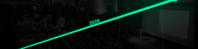 Rast organskih pregleda 17.5x — 2025 ravna linija, 2026 raste, preko fotografije pune sale