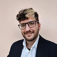 Pre godinu dana, Nikita je bio "samo" PHP programer. Onda je napravio AI startap sa kojim mu je plata duplo veća — učlani se u AI Hub i uči od njega i drugih